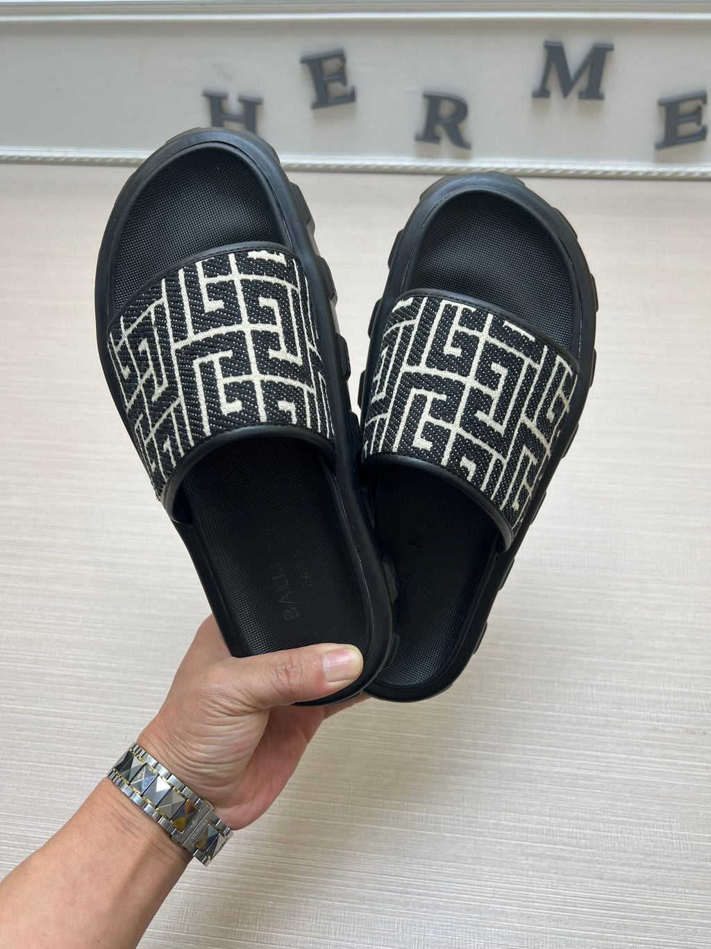 54A110Z Popular slippers