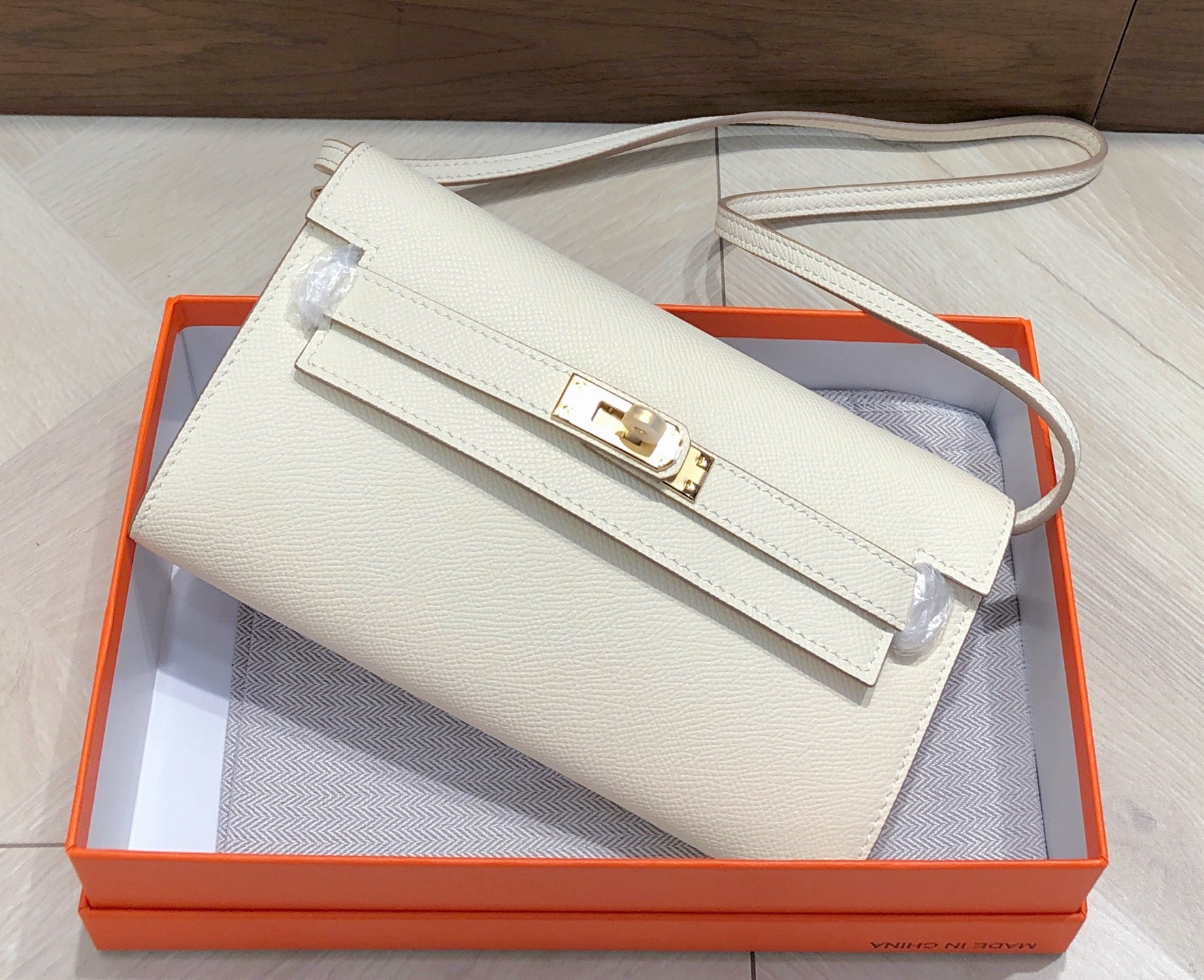 B1X66H11 Popular high-quality leather bag