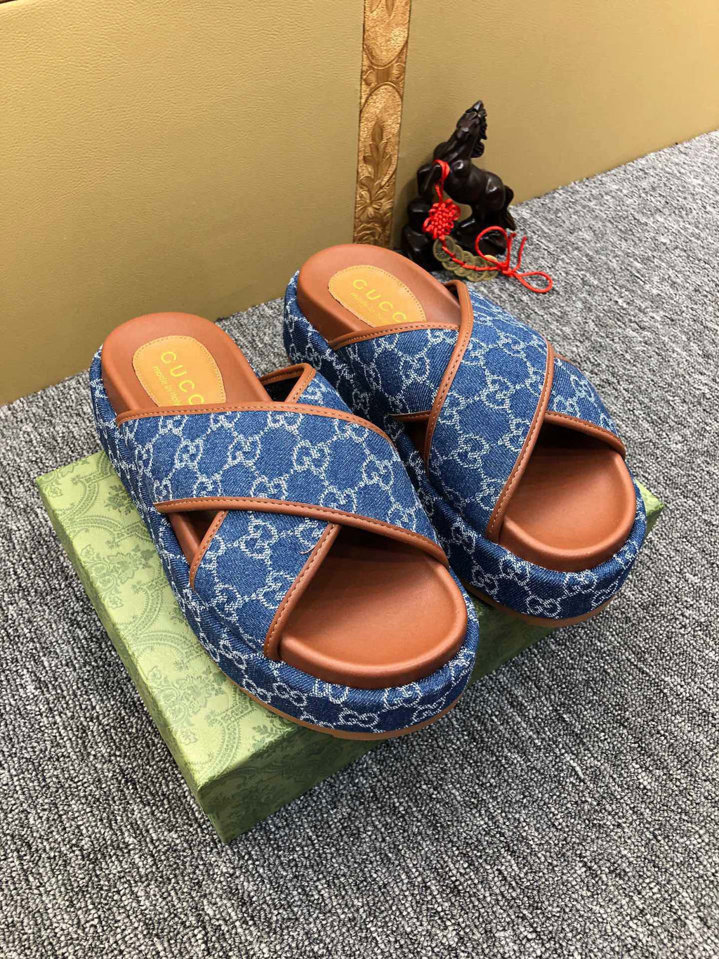 5YB69Z Popular Slippers