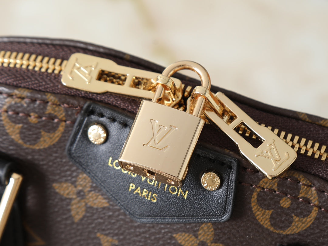146PE88B Popular leather bag