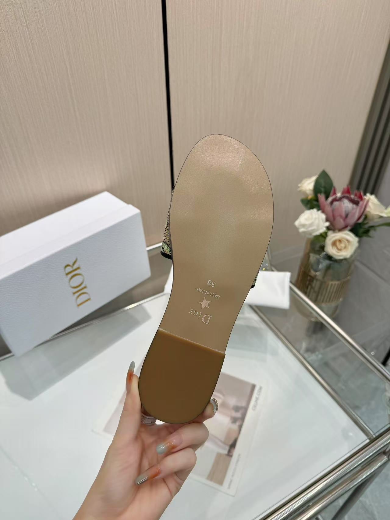 285ZD67Z  Popular Peather Slippers