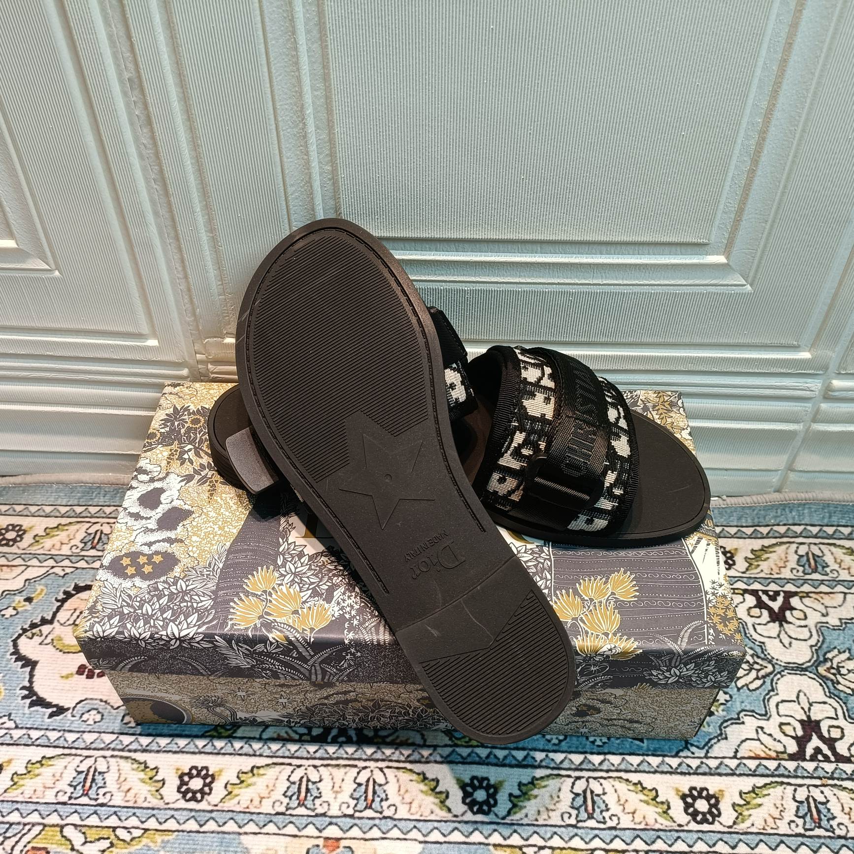 14D20Z Popular Slippers