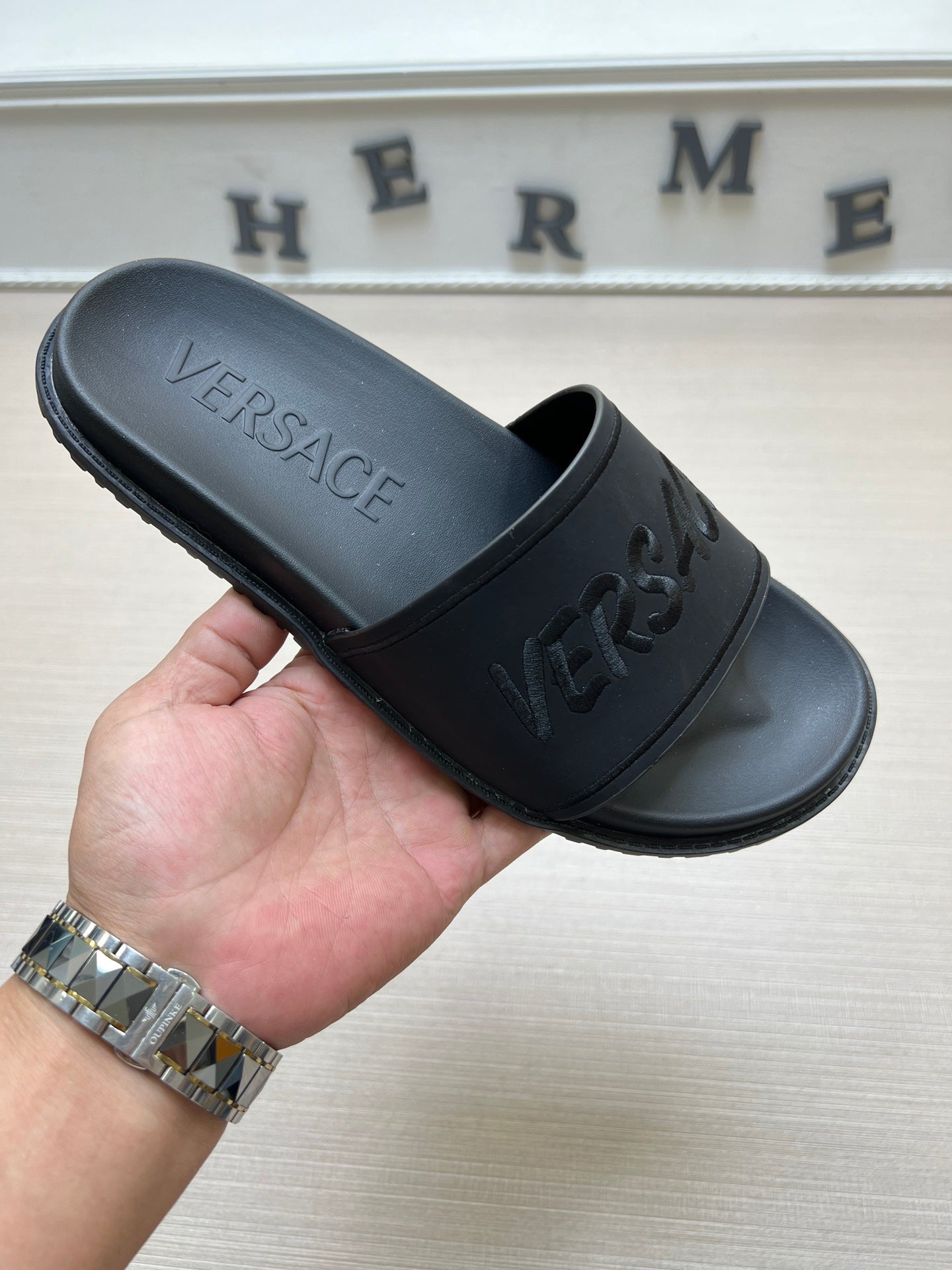 54V54Z Popular slippers