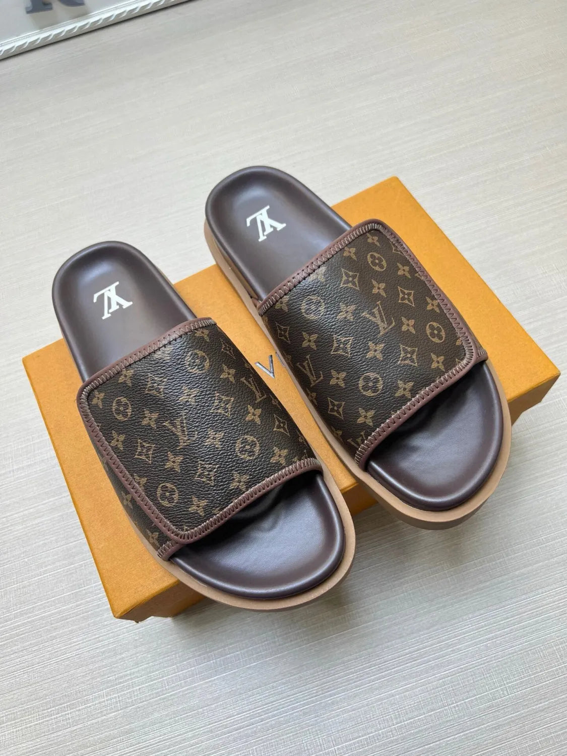 5WE246Z Popular Slippers