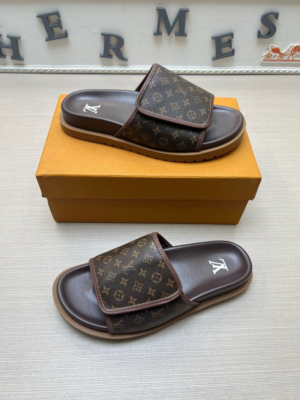5WE246Z Popular Slippers