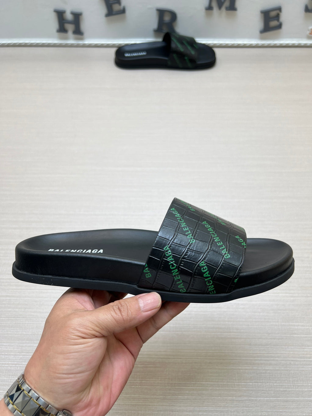 54J99Z Popular slippers