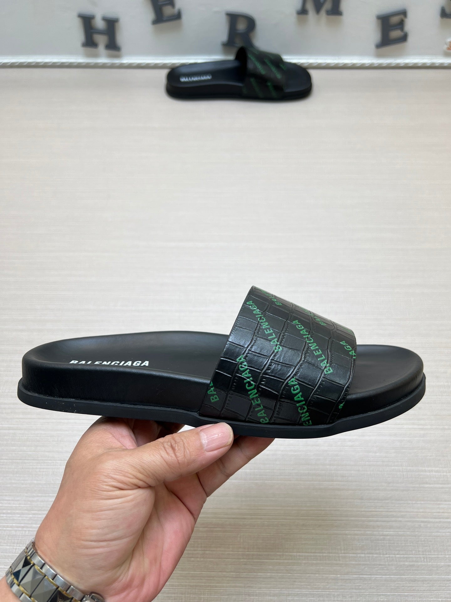 54J99Z Popular slippers