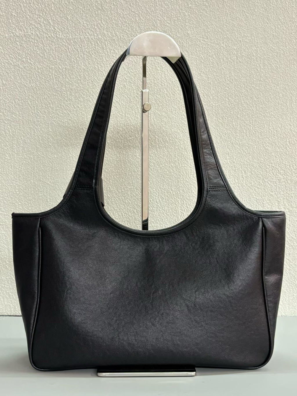 B1P46J143 Popular leather bags