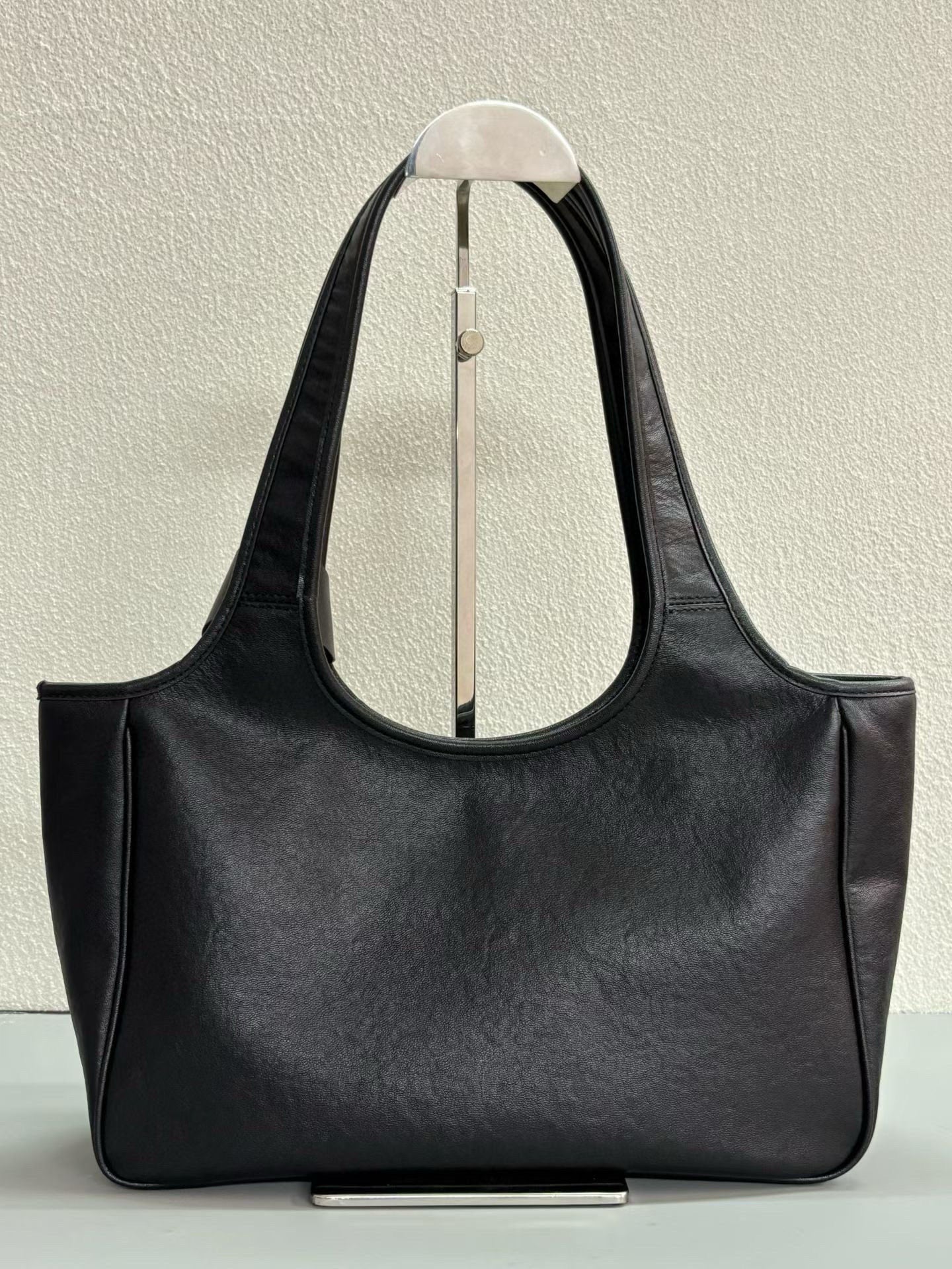 B1P46J143 Popular leather bags