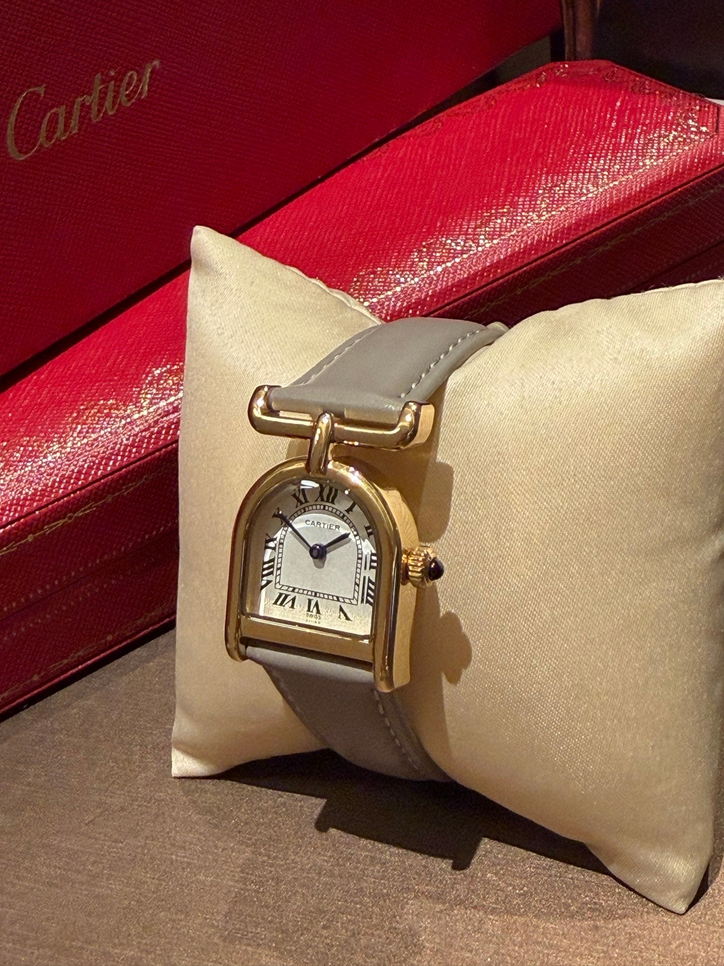 L1R36K104 Popular Watches (The total length of the watch is 23.5cm)