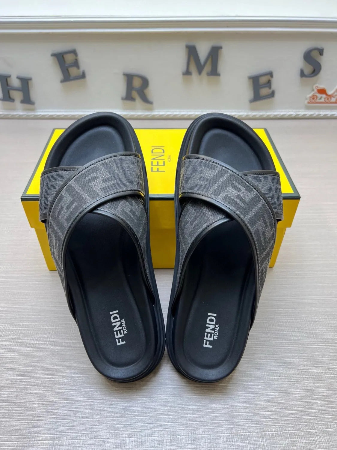 5LF224Z Popular Slippers