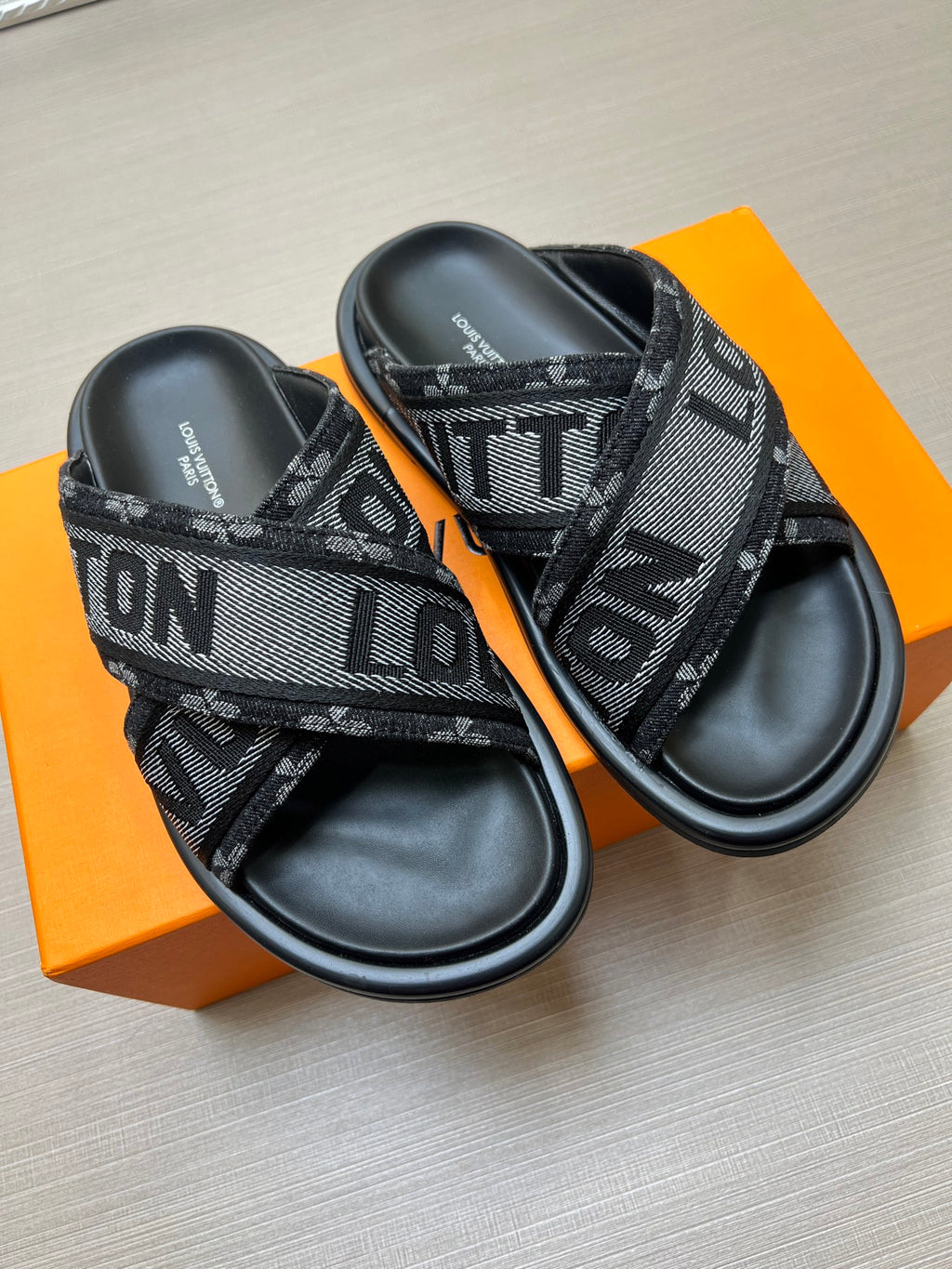 535ZE273Z Popular Slippers