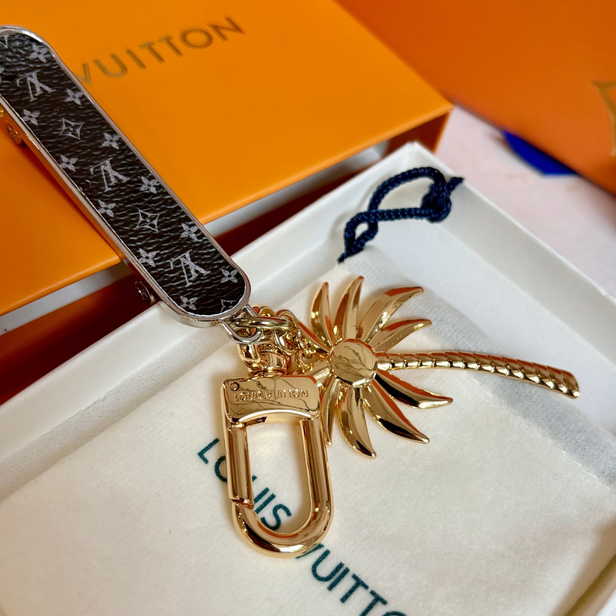35QE11A Popular bag 's charms accessories