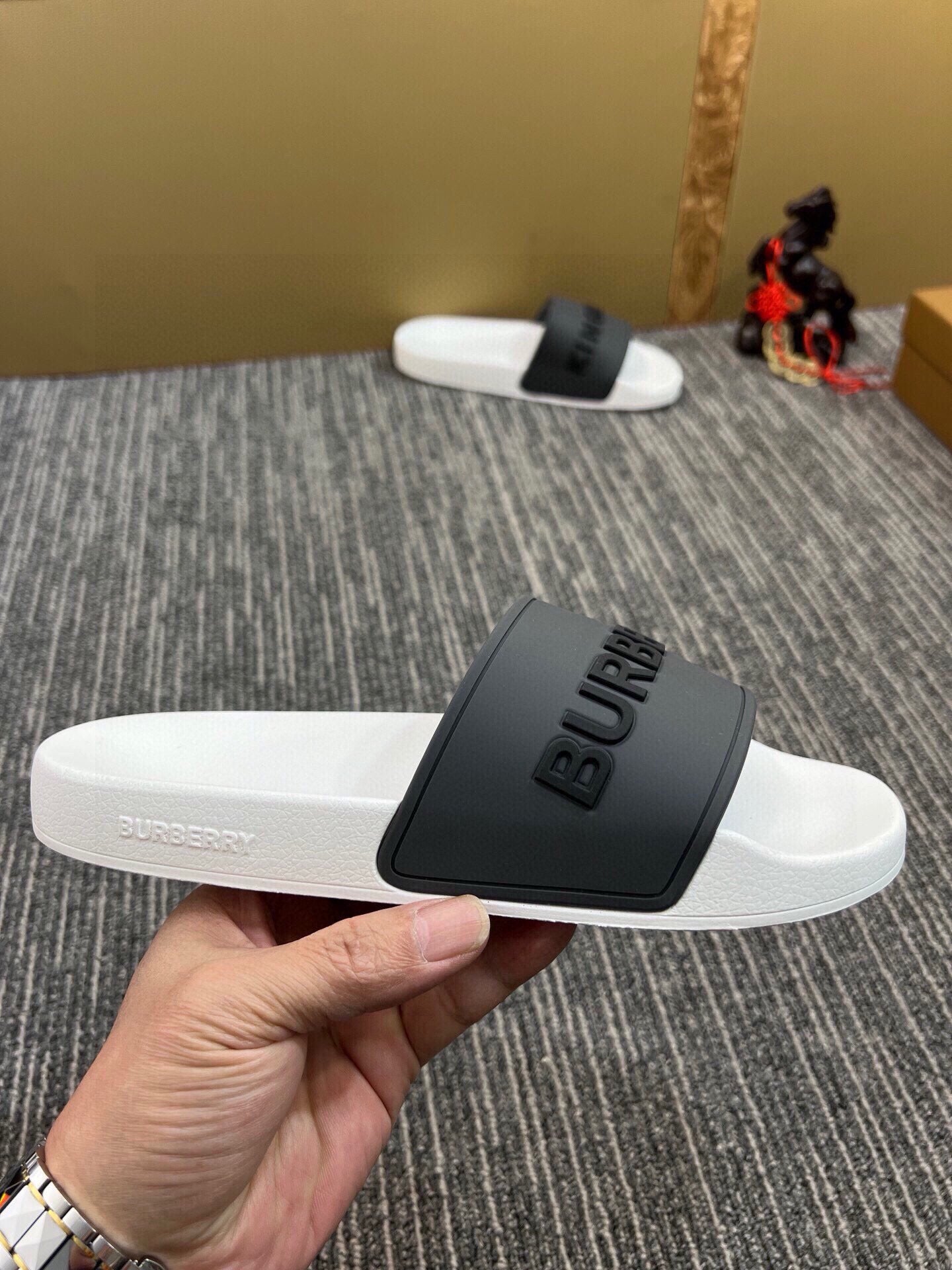 535ZR256Z Popular Slippers