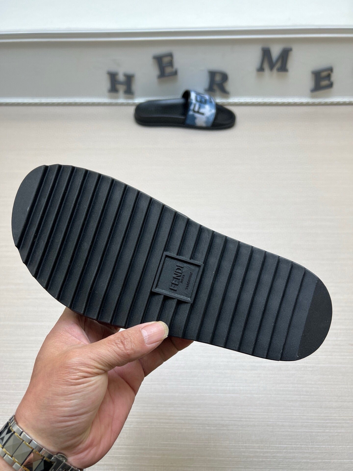 54F24Z Popular slippers