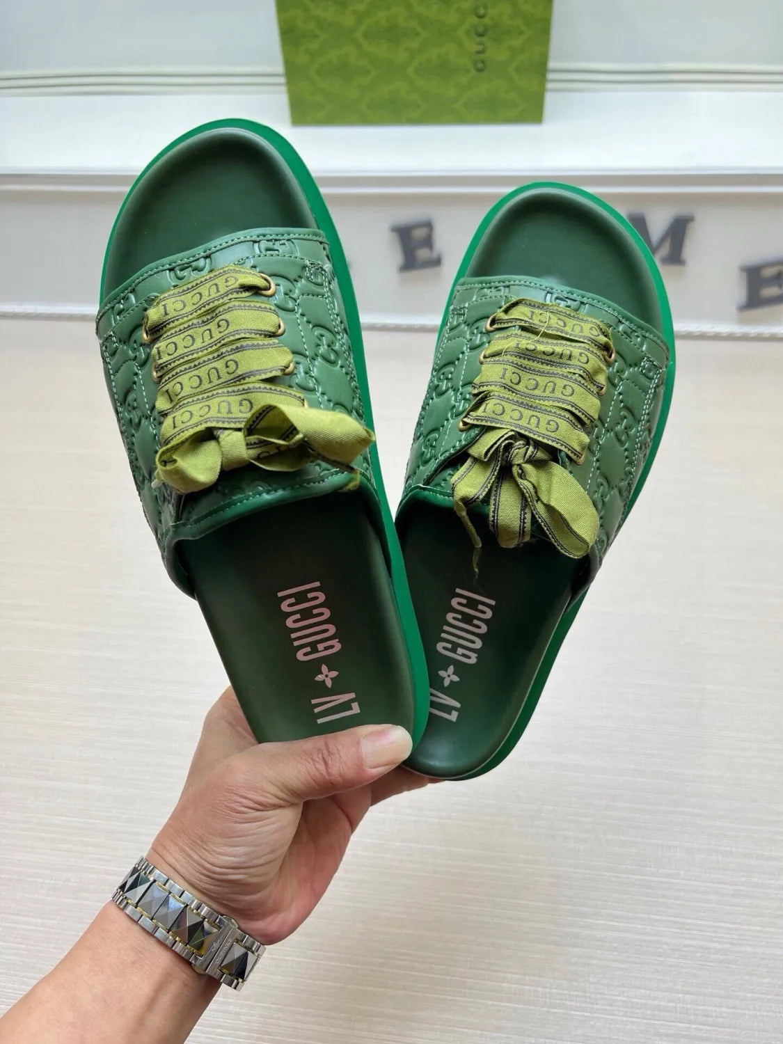 5WB242Z Popular Slippers