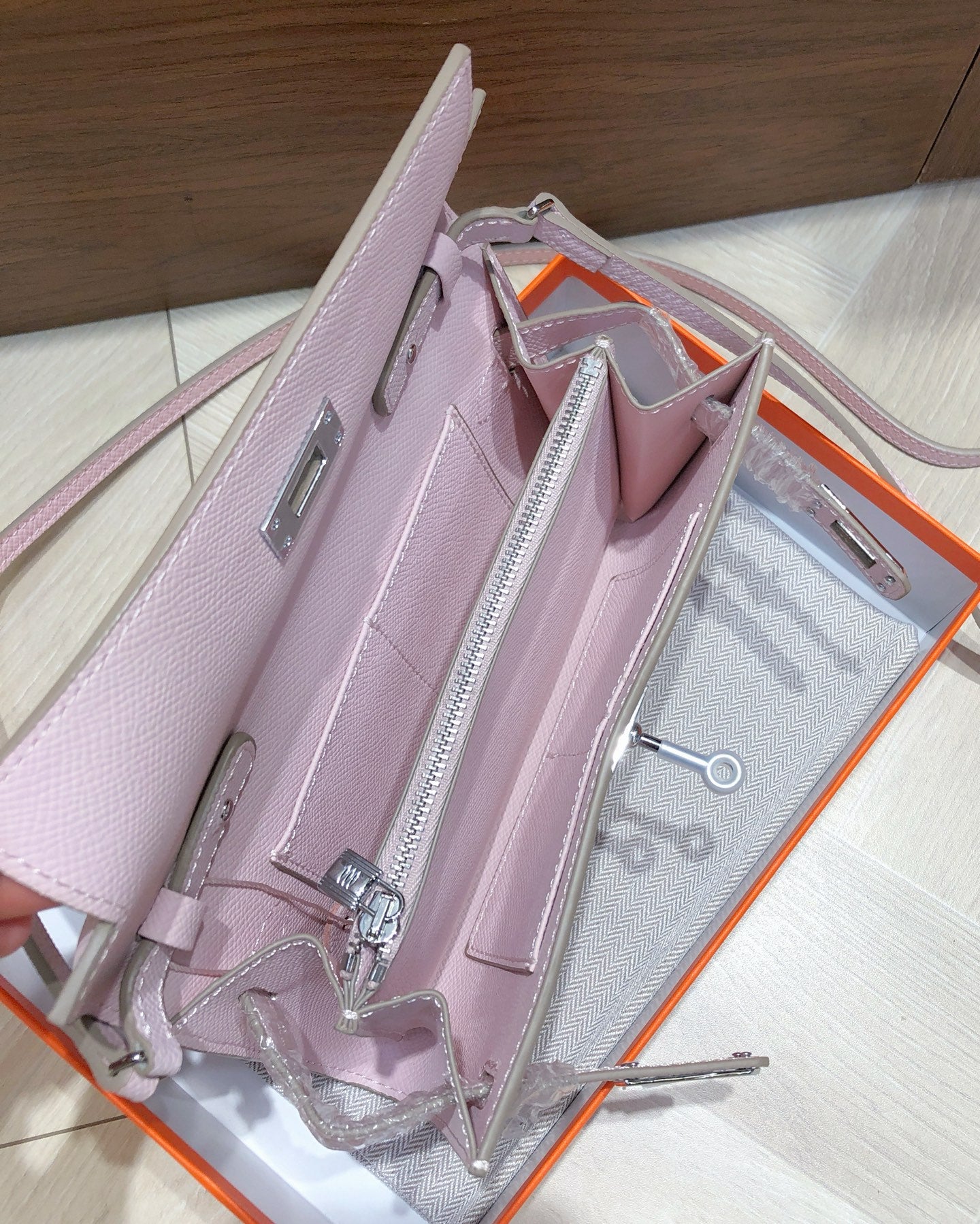 B1X66H10 Popular high-quality leather bag