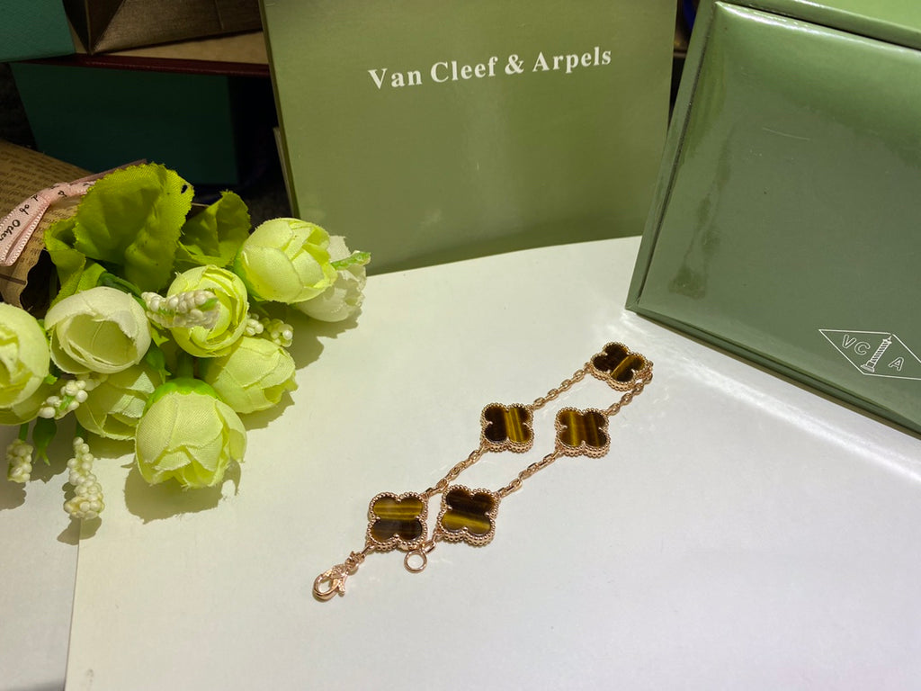 5XVA180K  Popular bracelets 5 flowers normal size1.5cm flower