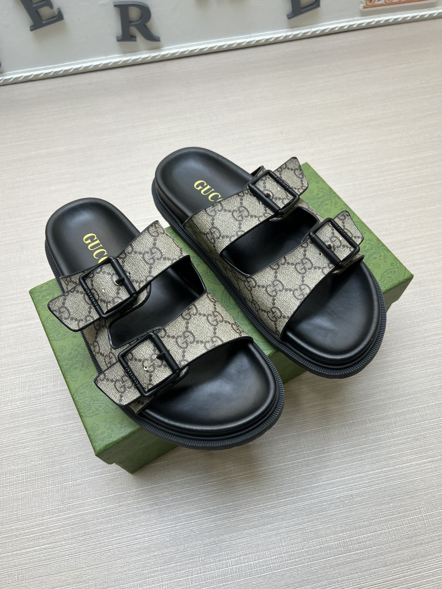 54B90Z Popular slippers