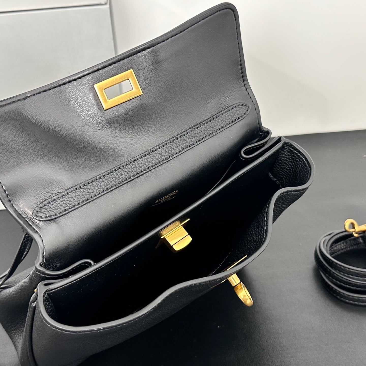 B1X56J31 Popular high-quality leather bag