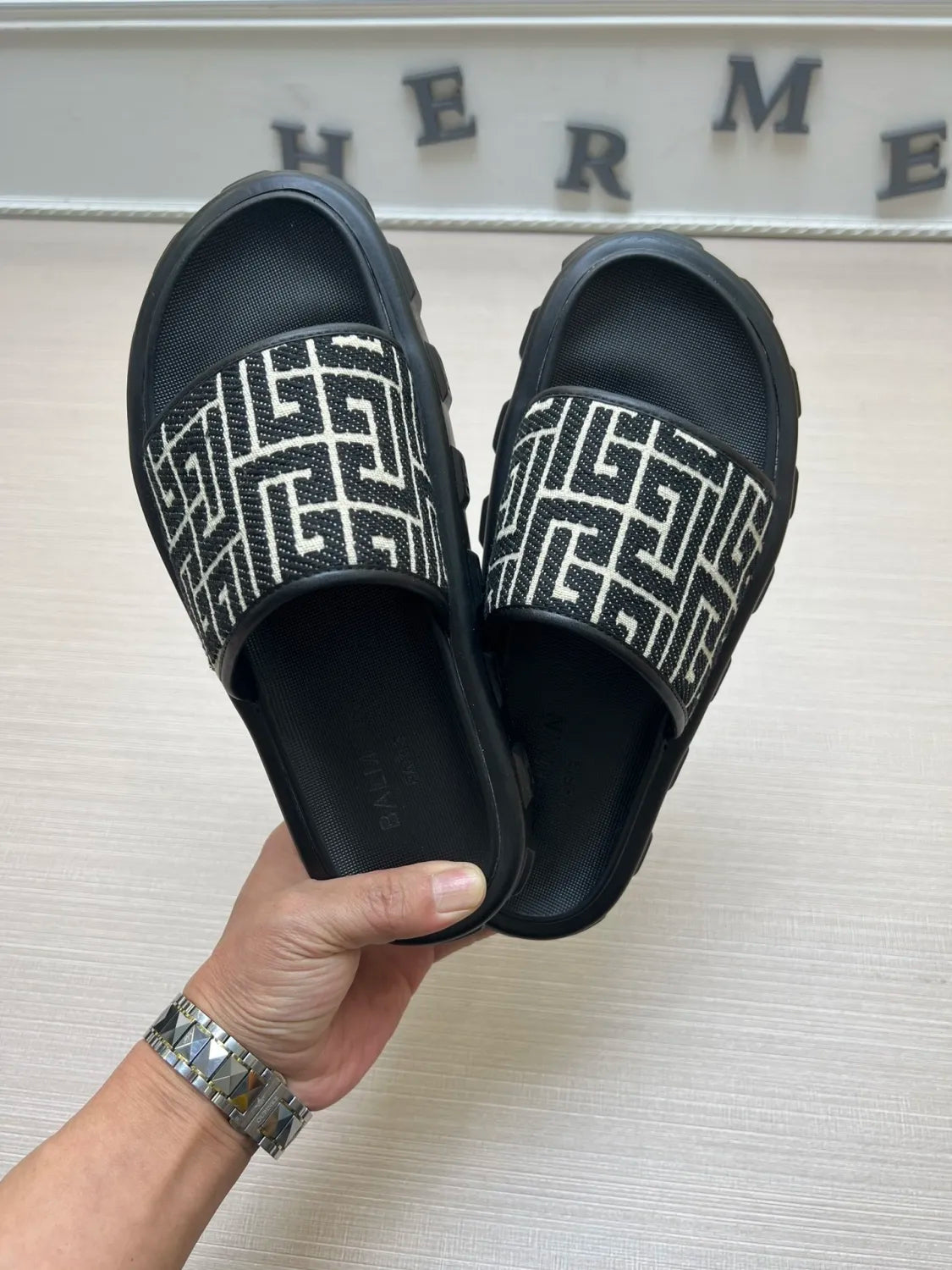 54A110Z Popular slippers