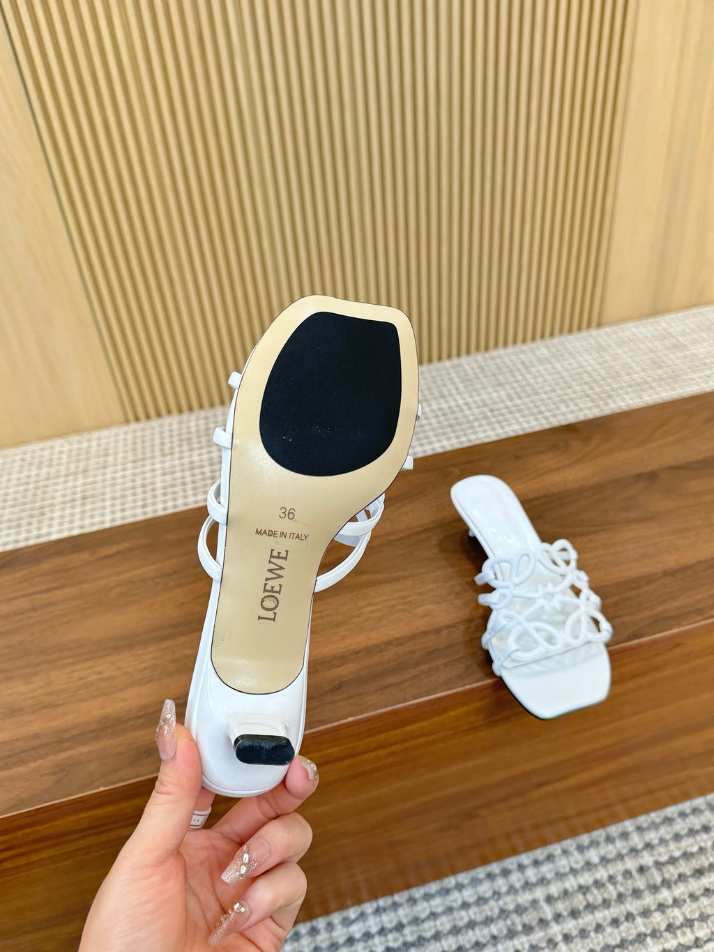 255QA33Z Popular  leather Slippers