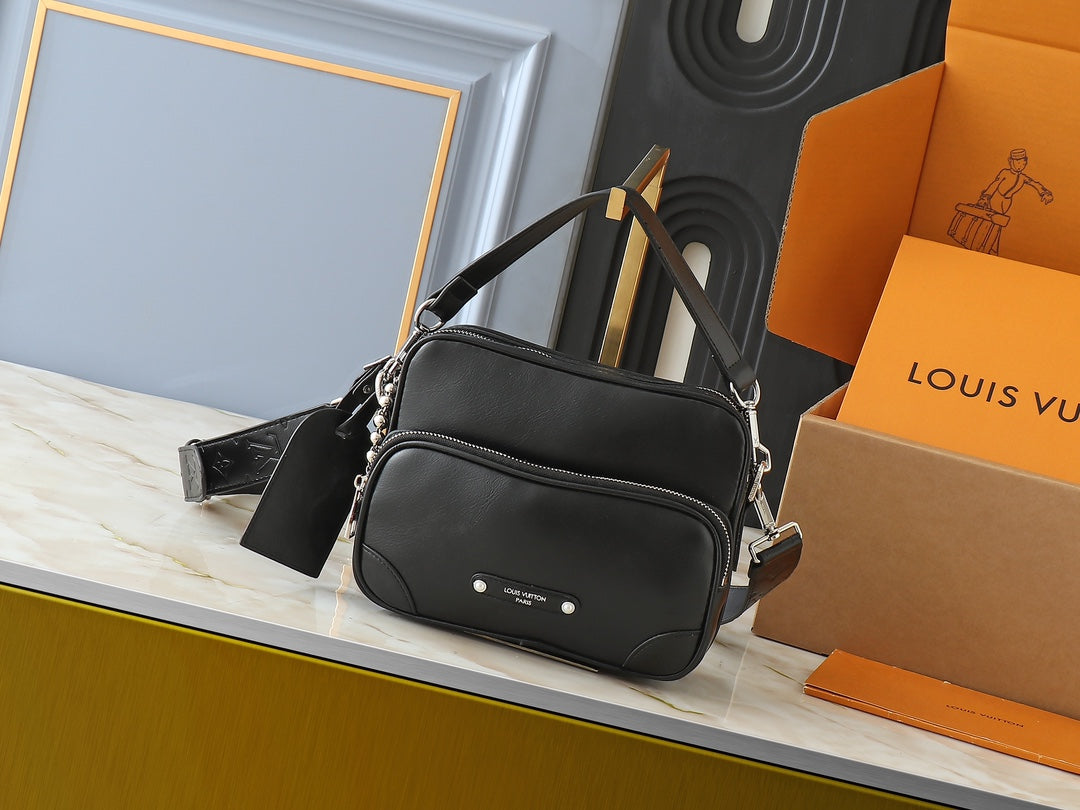 146PE108B Popular leather bag