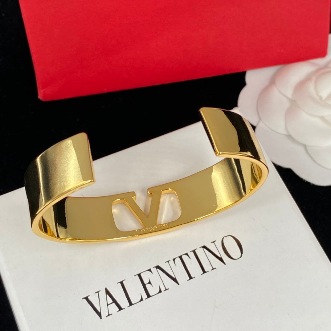 1XVL437K  Popular bracelet