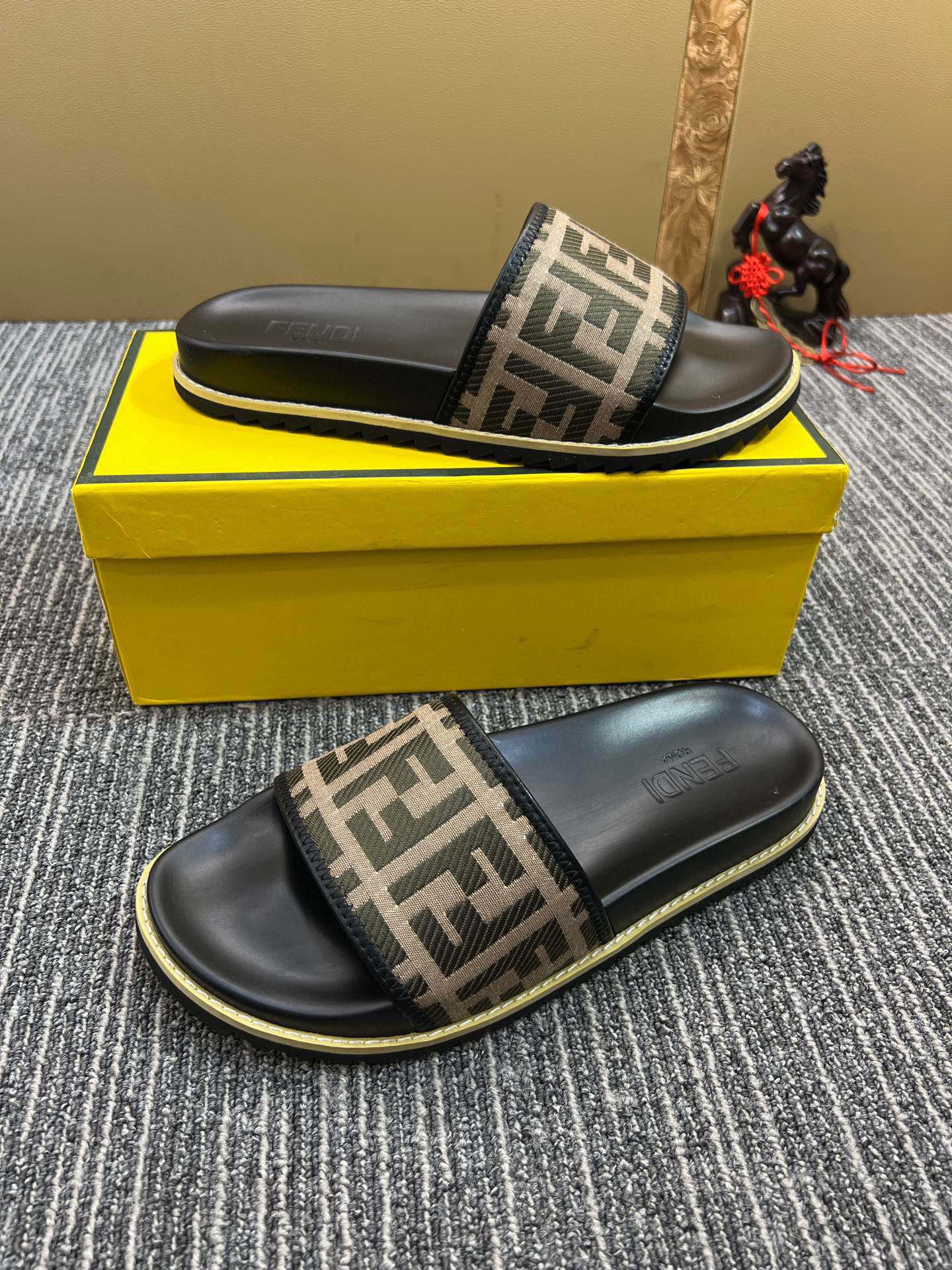 5XF105Z Popular Slippers