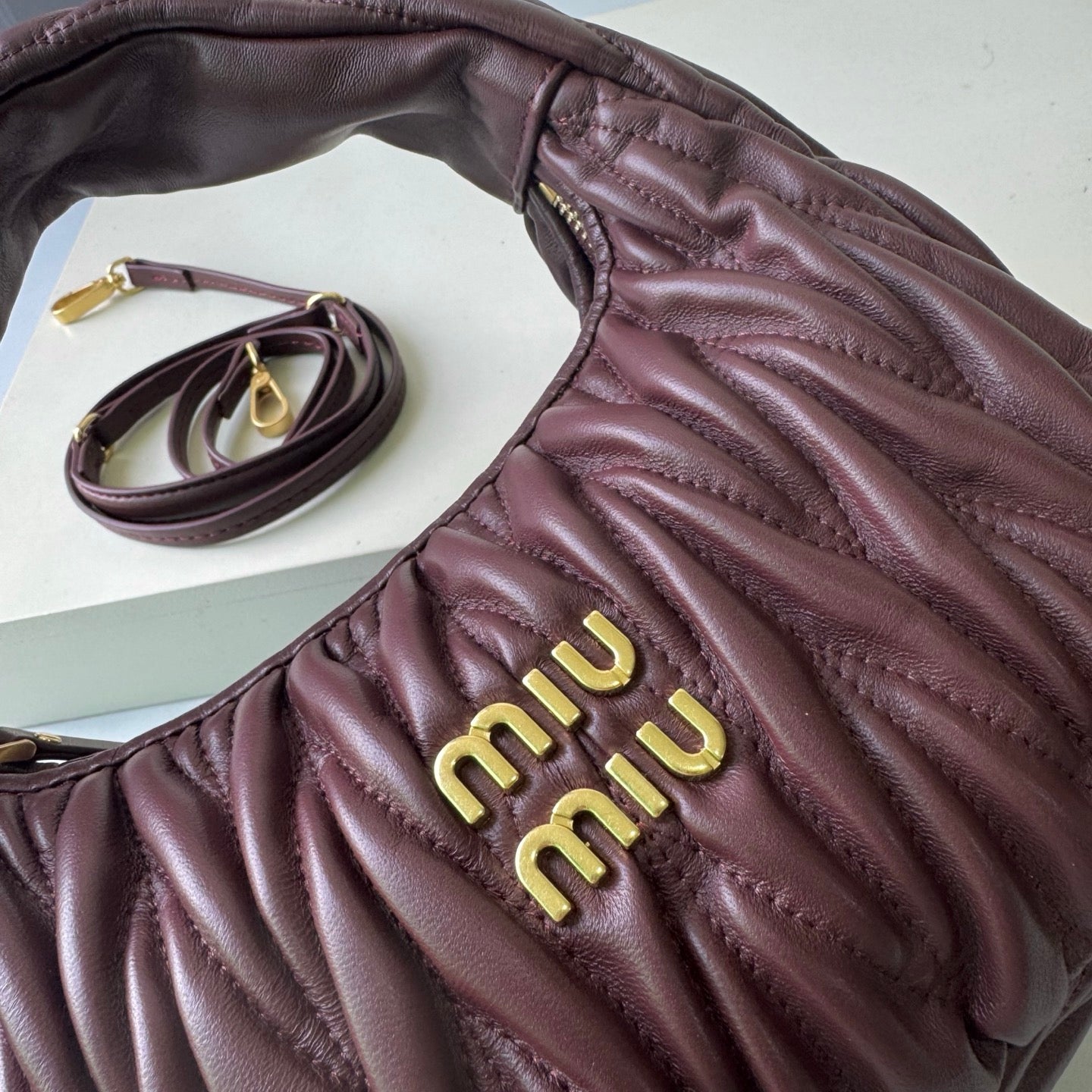 B1P46A120 Popular leather bag（29x24x10cm）