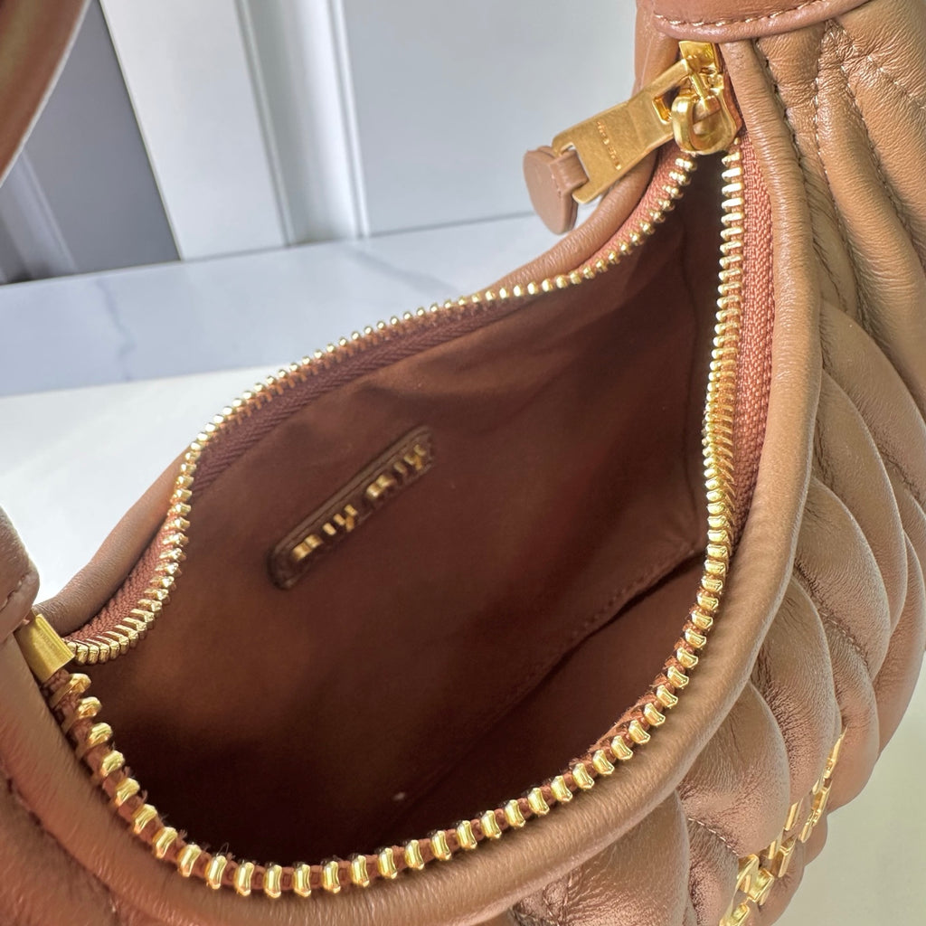 B1P46A118 Popular leather bag