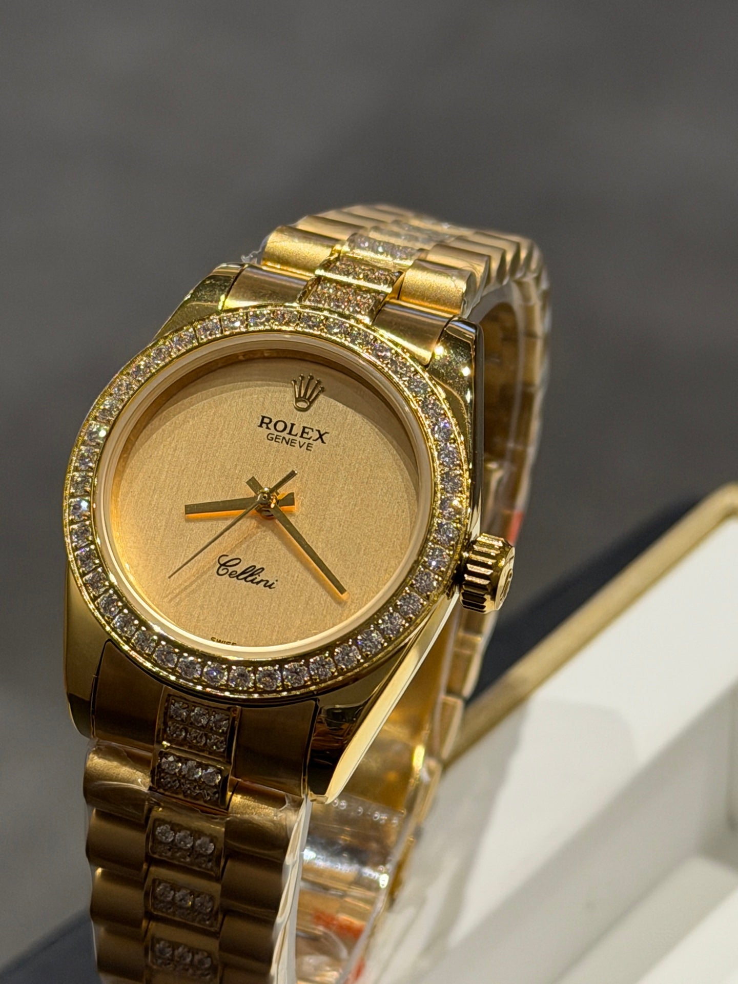 136RL25L Popular Watches