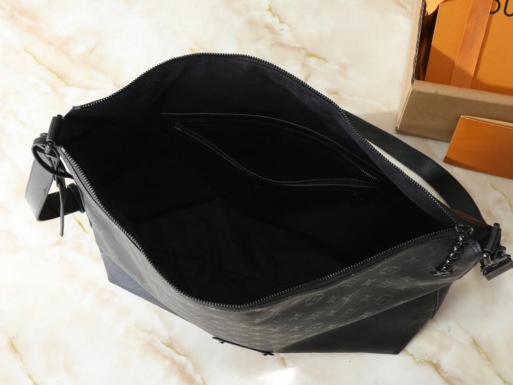 136PE24B Popular leather bag