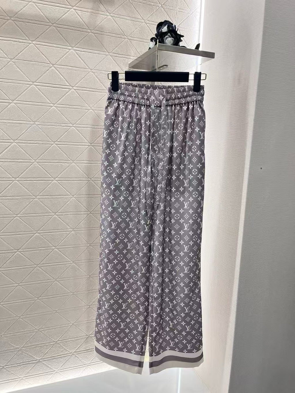 U2X56E25 Popular Pants