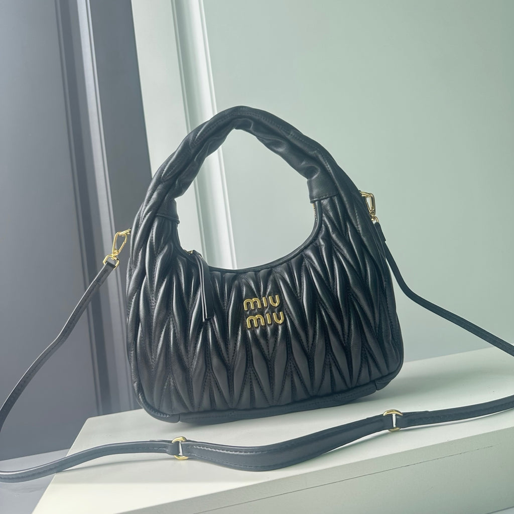 B1P46A121 Popular leather bag（29x24x10cm）