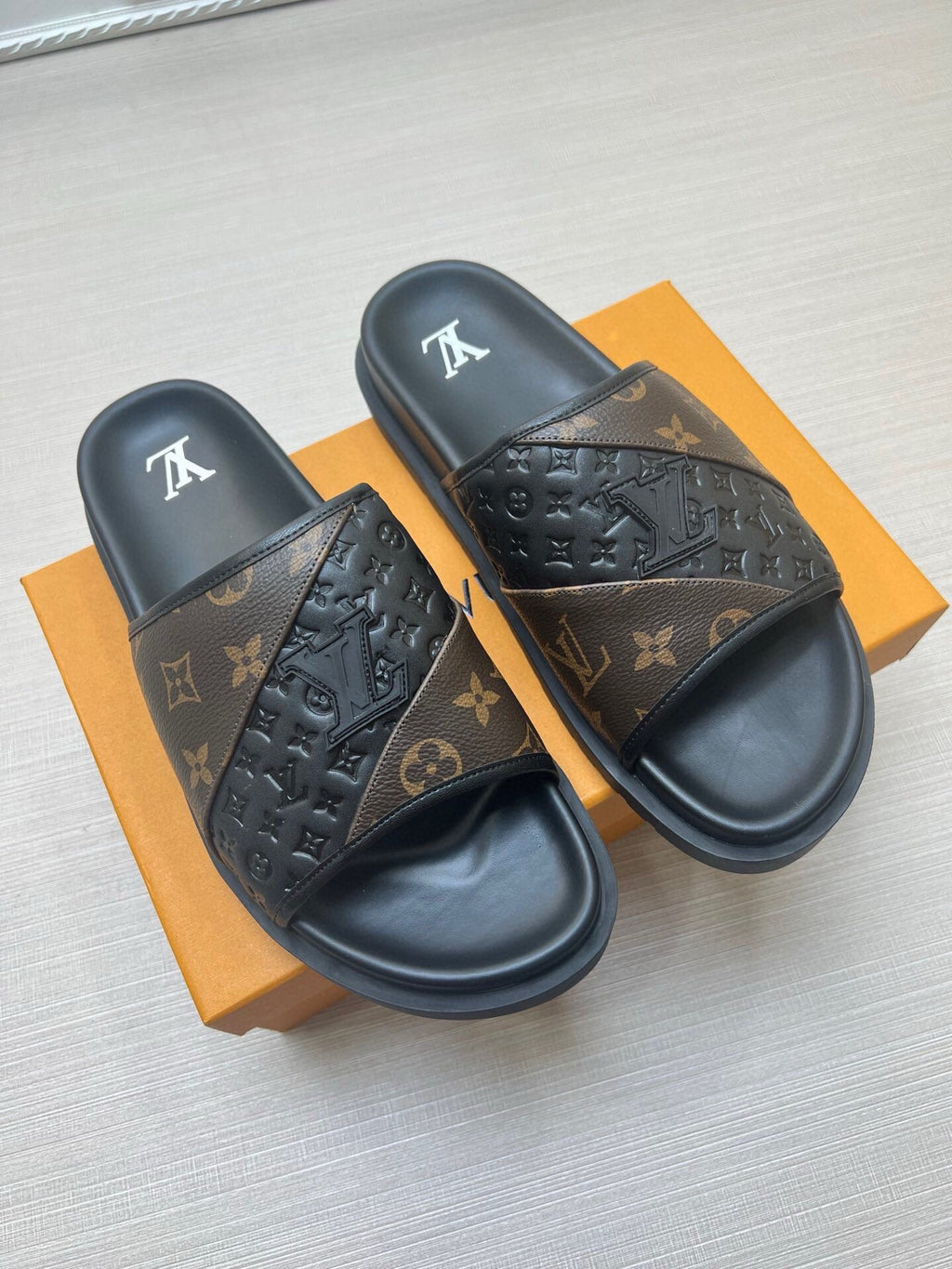 5WE249Z Popular Slippers