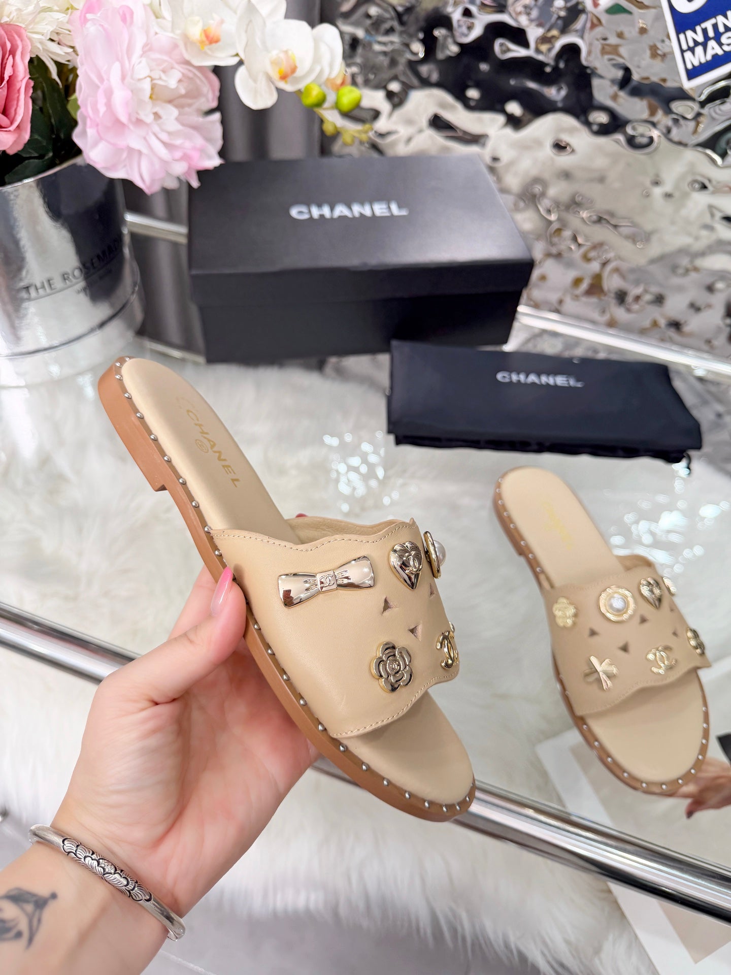 Z2X66C42  Popular high-quality leather slippers