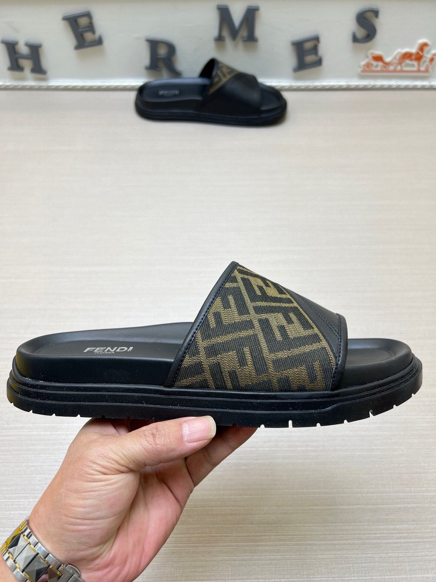 5LF223Z Popular Slippers