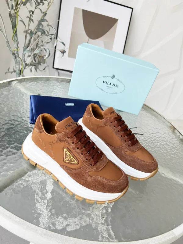 2LPD5X  Popular high-quality shoes