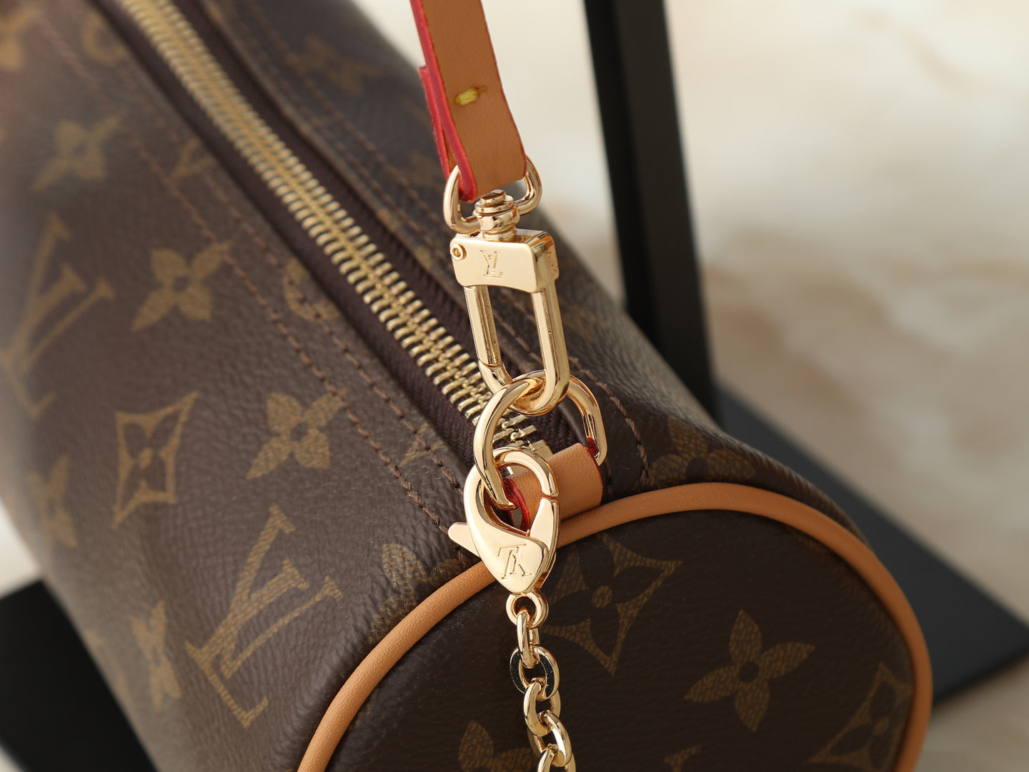156NE21B Popular leather bag