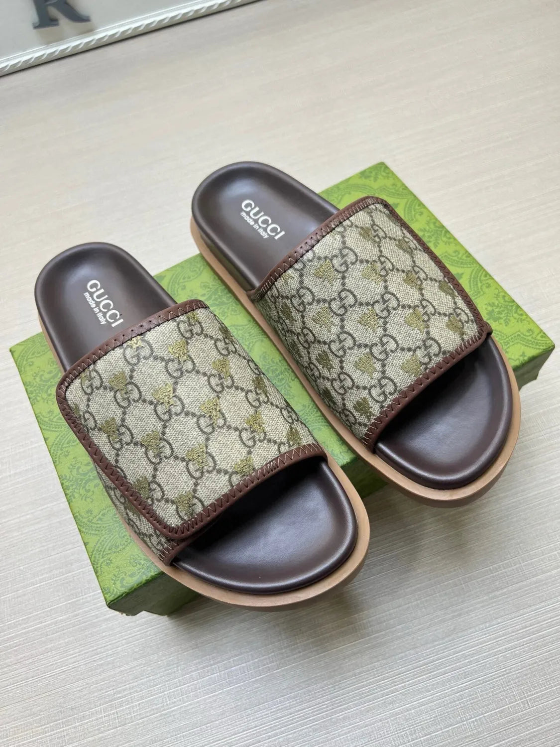 5WB240Z Popular Slippers