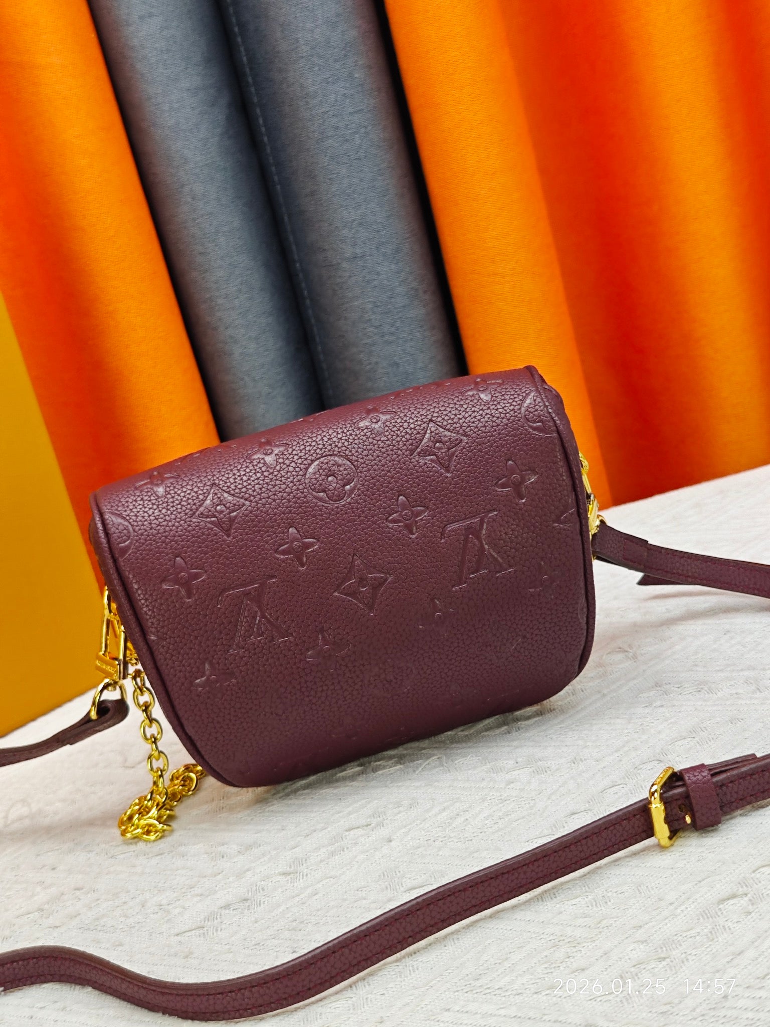 146PE75B Popular leather bag