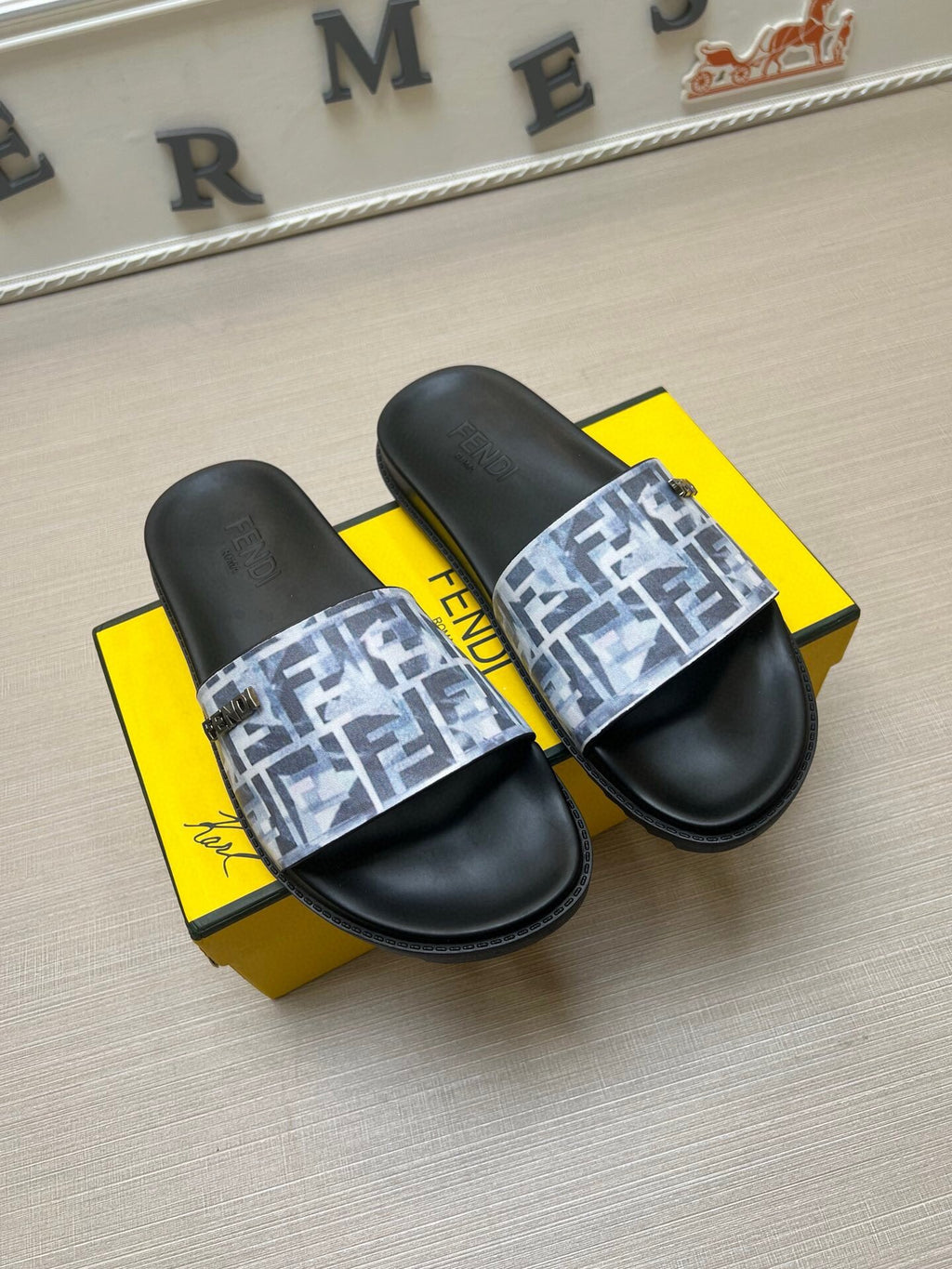 54F15Z Popular slippers