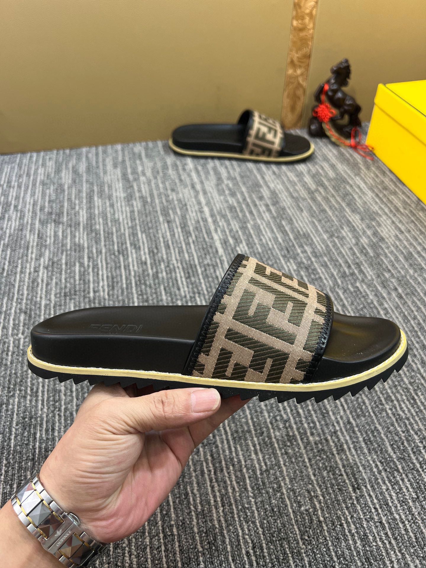 5XF105Z Popular Slippers