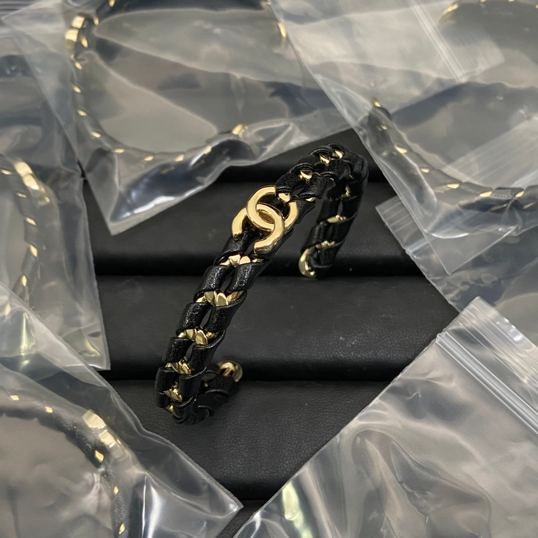 55QC75K   Popular Bracelets