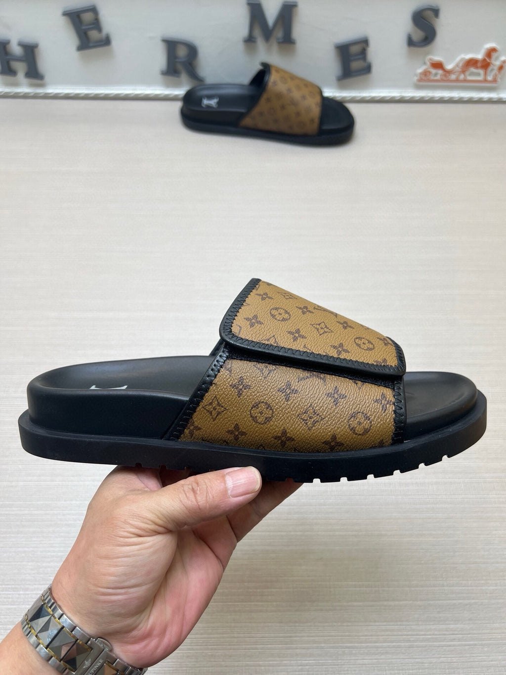 5WE246Z Popular Slippers