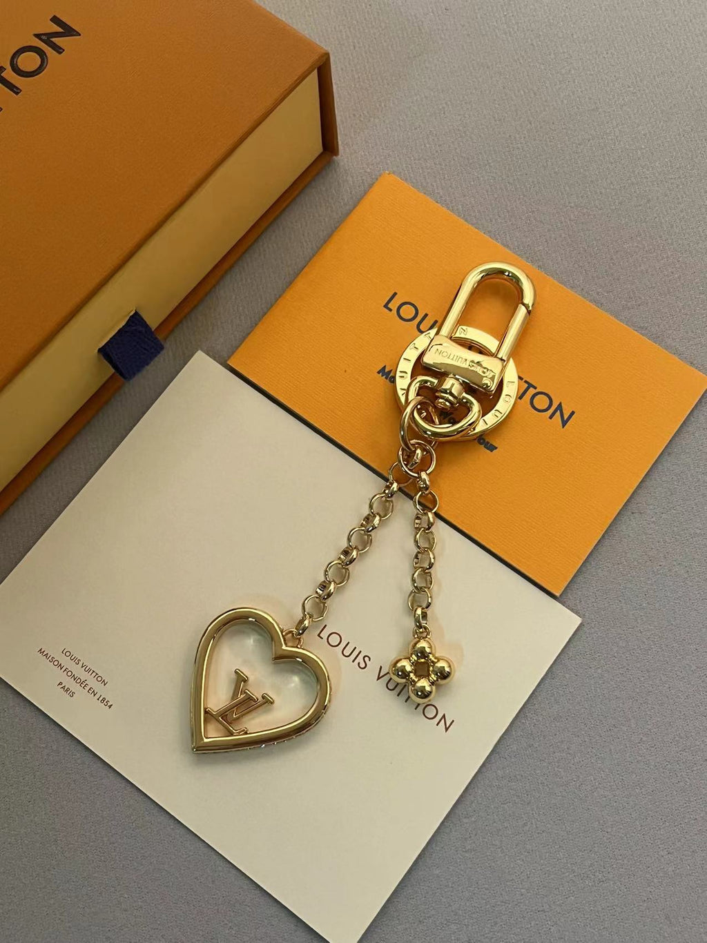 35ZE44A Popular bag 's charms accessories