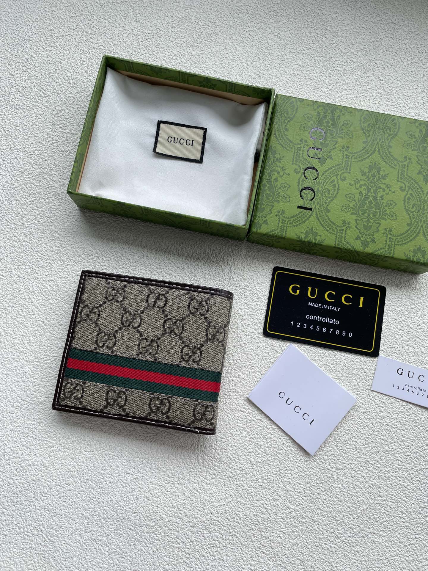 B1X56B9 Popular leather wallets ( with full packaging )