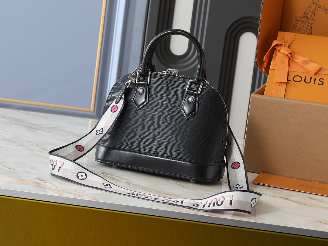 146PE102B Popular leather bag