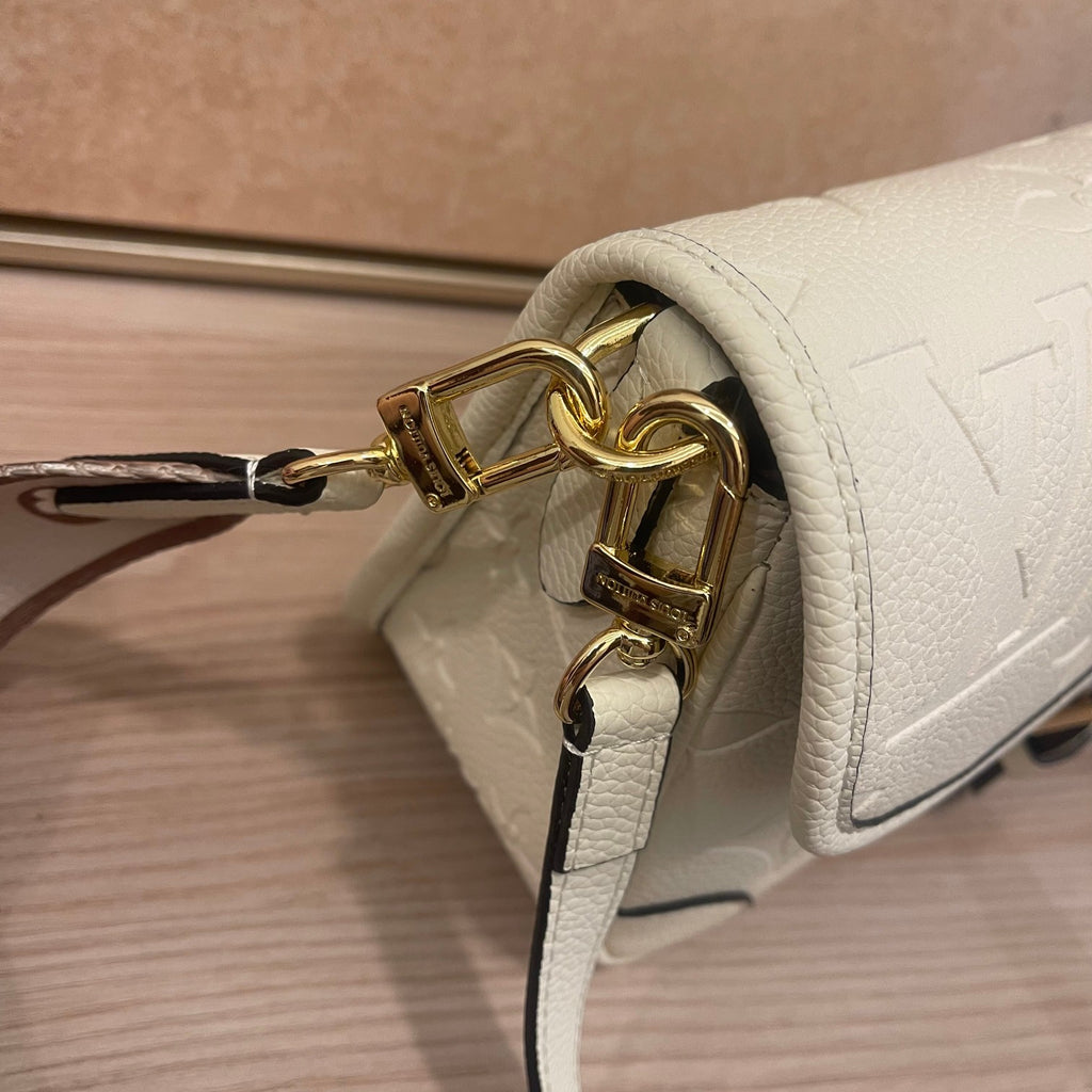 2XE028B Popular leather bag 